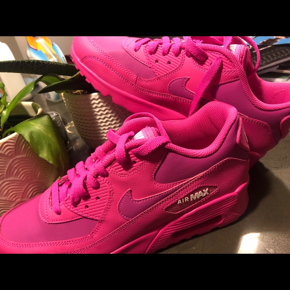 Hot pink BRAND NEW nike air max!!